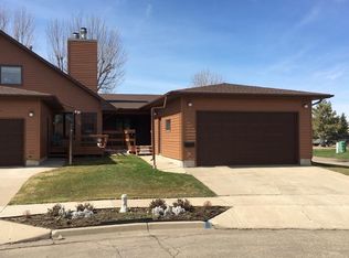 2219 N Main Ct, Williston, ND 58801