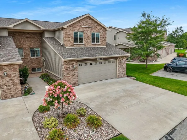 2354 E Plank Cir #B, Appleton, WI 54915