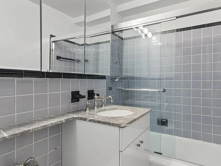 225 E 46th St #4D — Photo 11