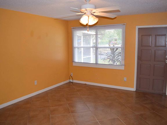 3rd image of 107 S Aurora Dr
