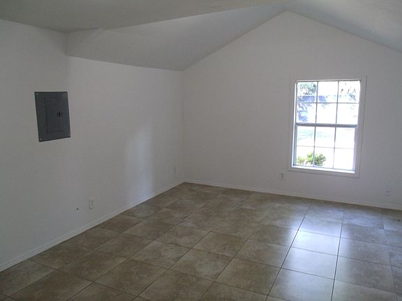 4th image of 2011 Davis St #C