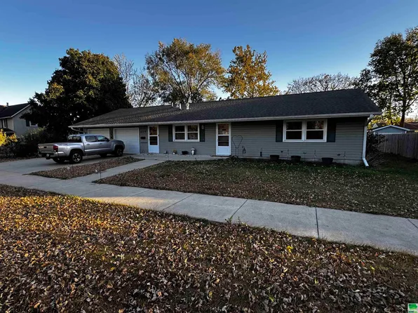 439 Spruce St, Cherokee, IA 51012