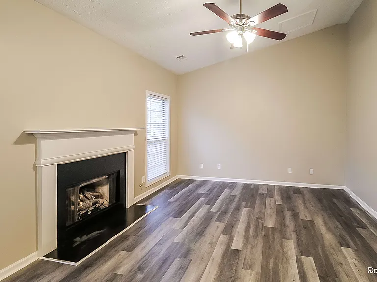 400 Clairidge Ln SW — Photo 5
