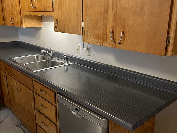 4th image of 1019 E Blaine Ave