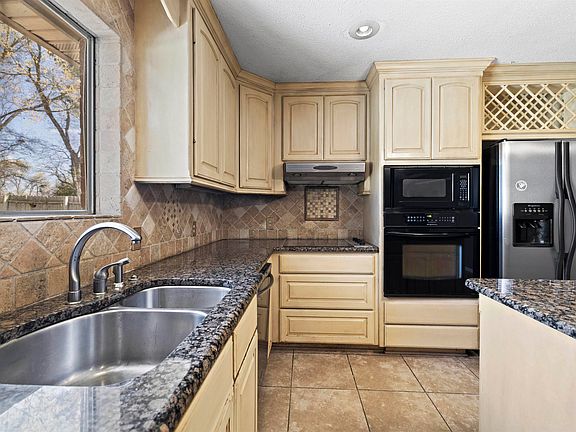 3rd image of 209 Sherwood Dr