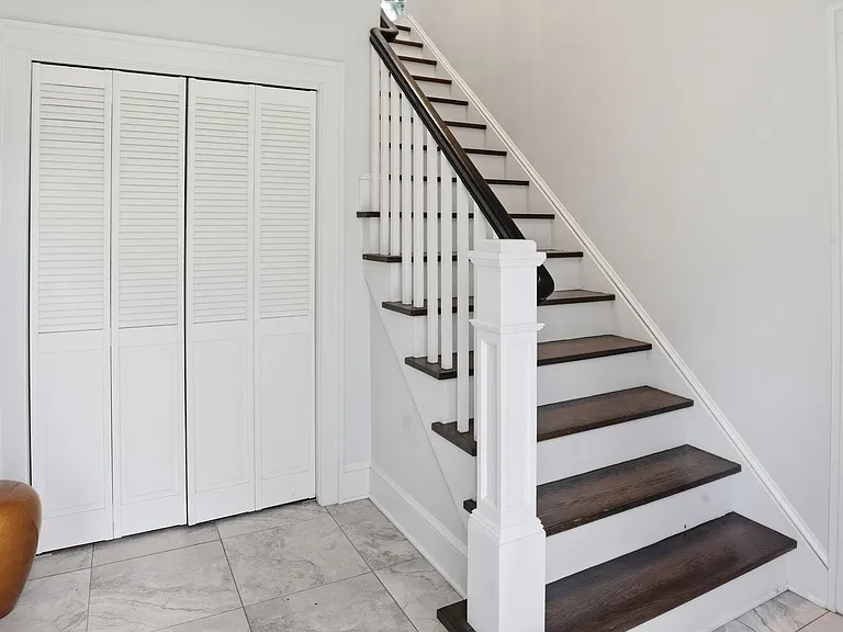 420 Maple Ave S — Photo 3