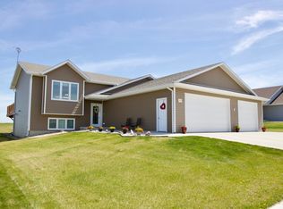 3304 14th Ave SE, Mandan, ND 58554