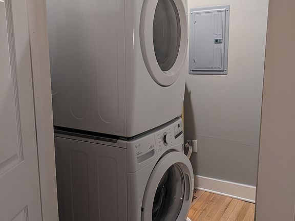 5th image of 811 Broadway St #201