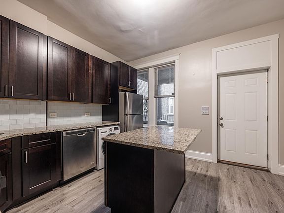 2nd image of 909 N Leavitt St #2