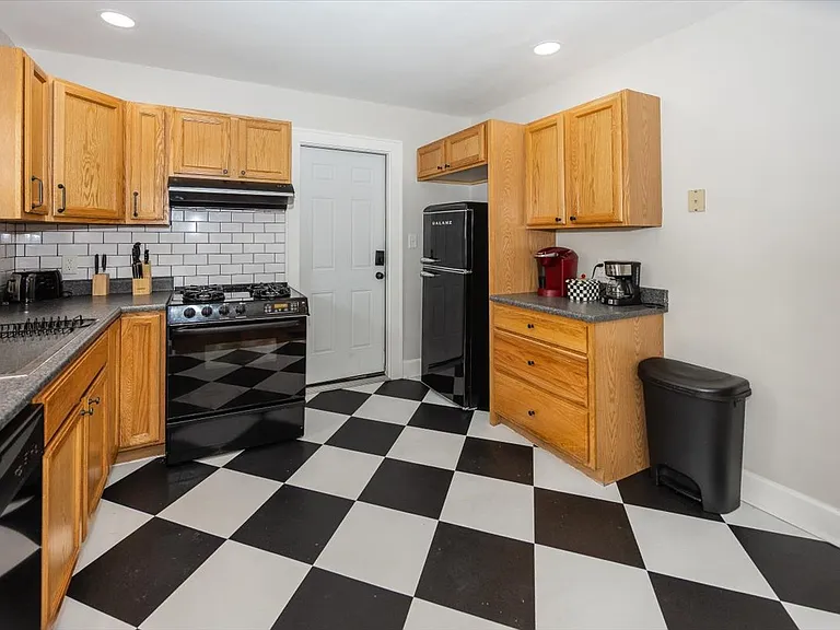 6140 Winthrop Ave — Photo 11