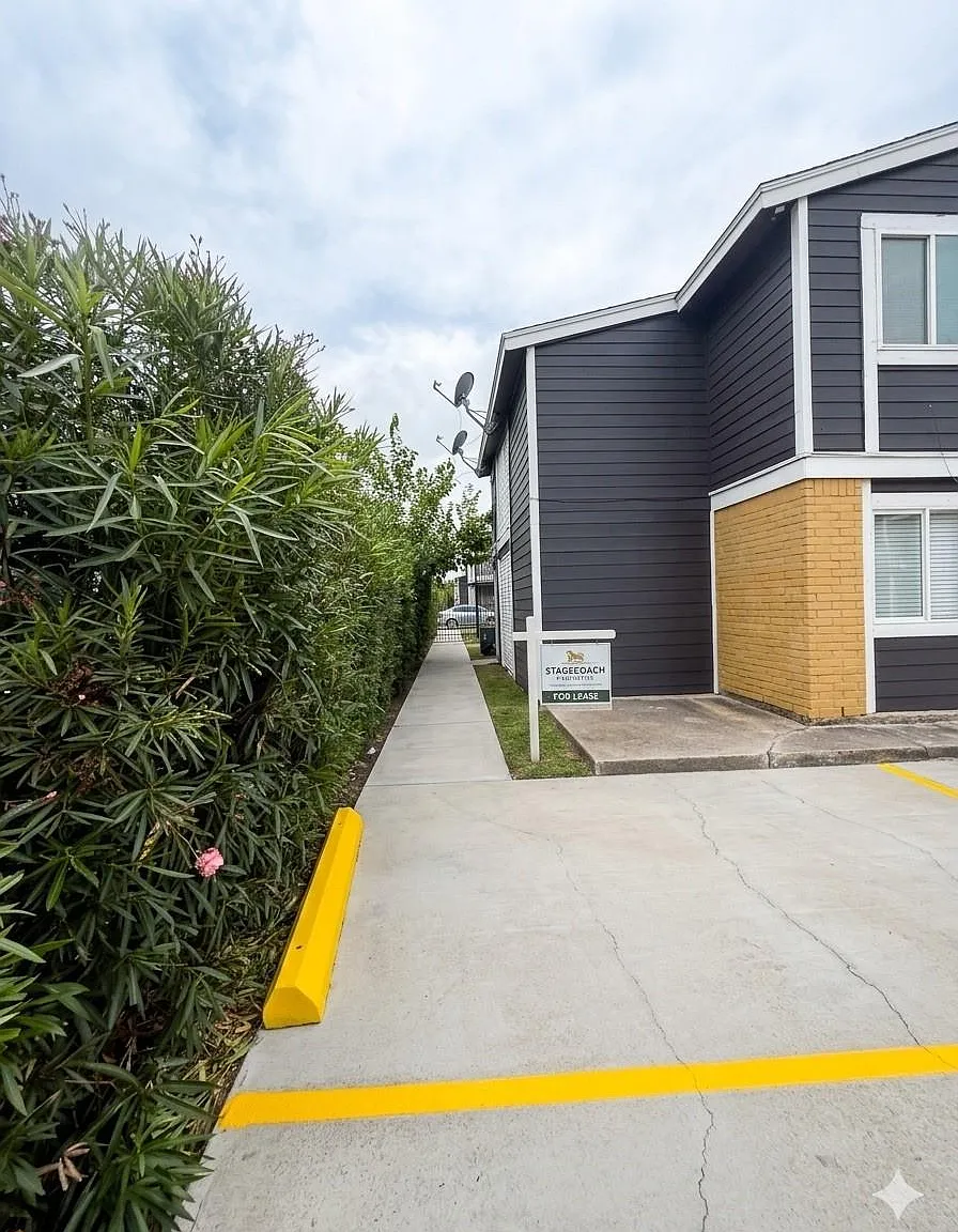 3 bed, 2.0 bath, 1399 sqft, $1,150 — Photo 4