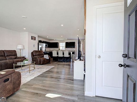 3rd image of 384 Cartecay Dr