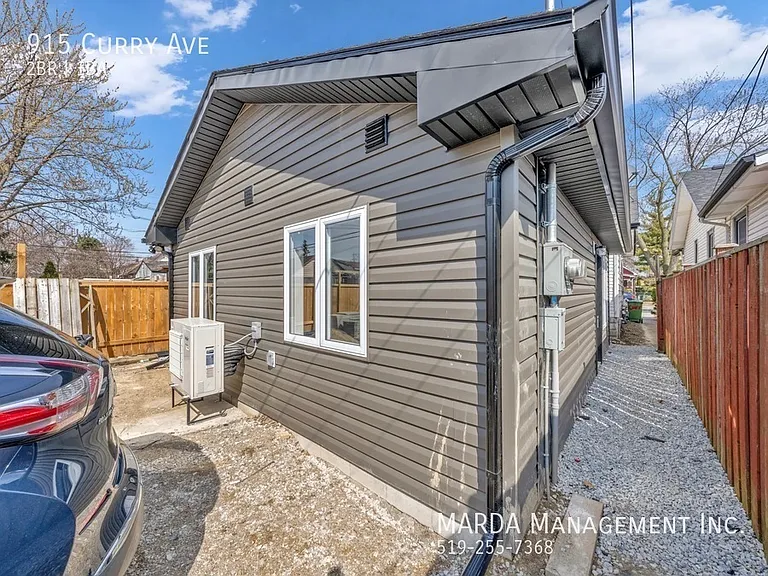 915 Curry Ave — Photo 13