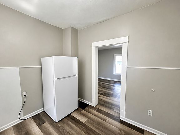 5th image of 906 2nd St #A
