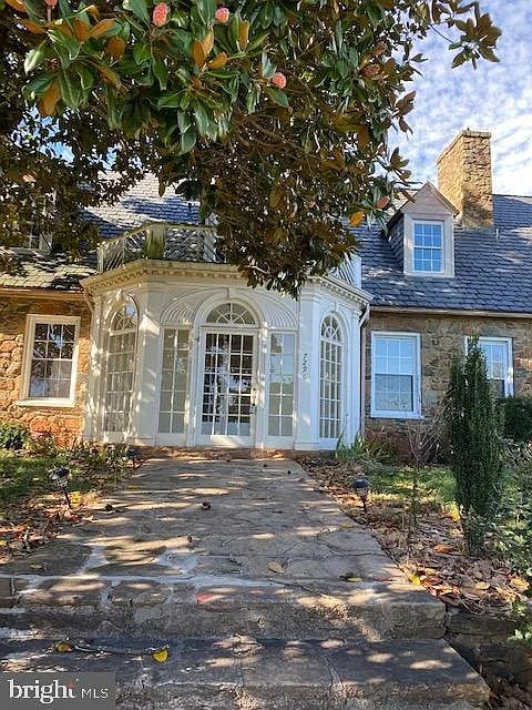 6 bed, 4.5 bath, 1736 sqft, $4,500 — Photo 2