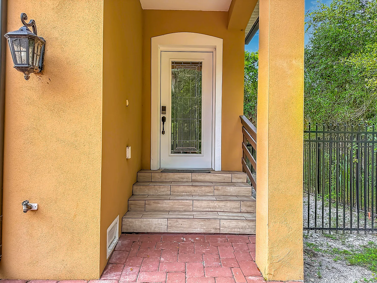 3 bed, 3.5 bath, 1855 sqft, $3,100 — Photo 3