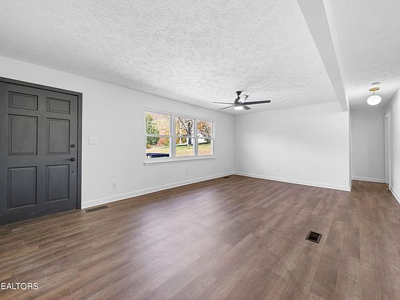 4th image of 255 E Bowman Cir