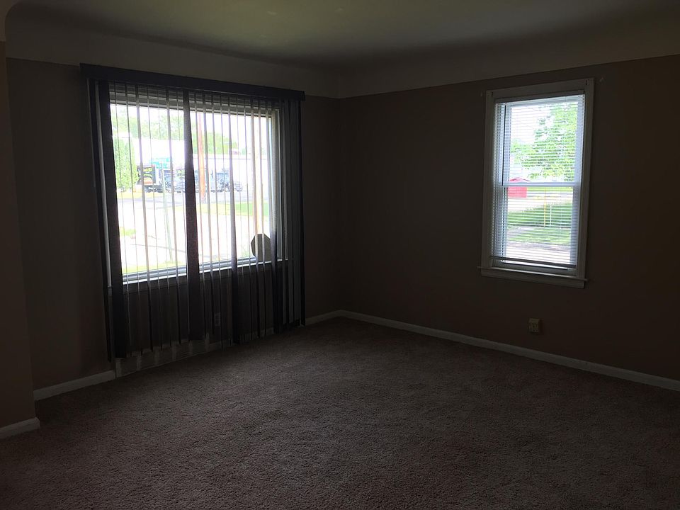 2nd image of 990 Salisbury Ave