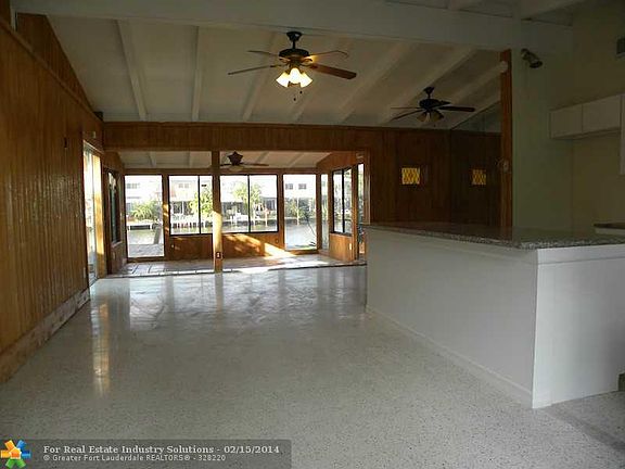 4th image of 719 NE 17th Ct