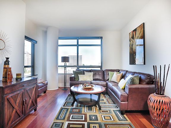 5th image of 88 E San Fernando St Unit 710