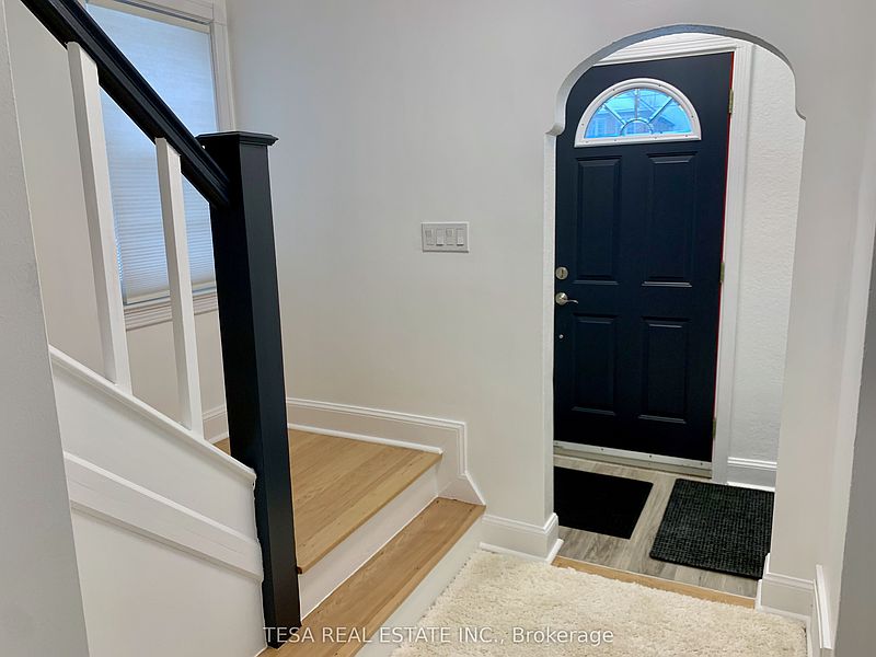 Toronto House for rent - 4 Bedrooms — photo 2