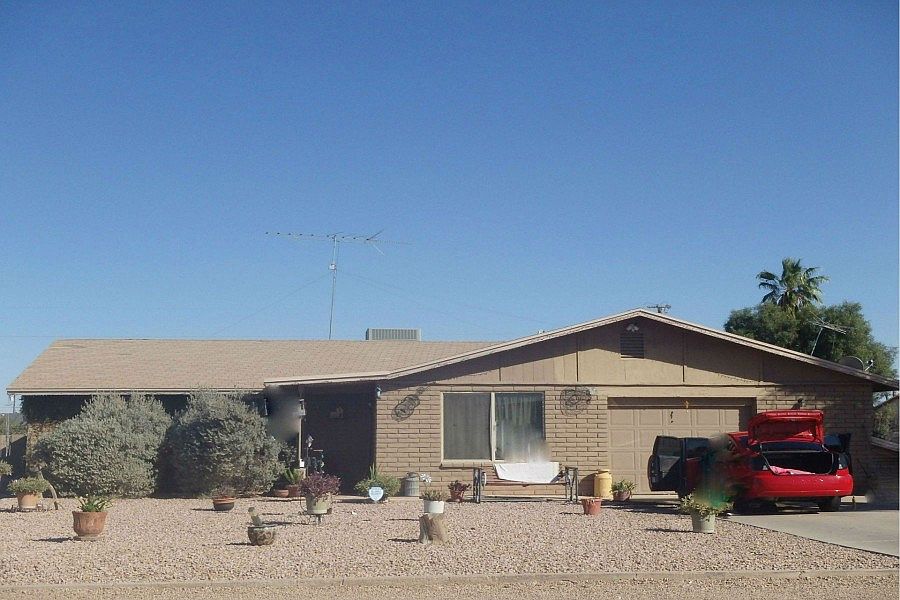 1st image of 3915 N Catalina Dr