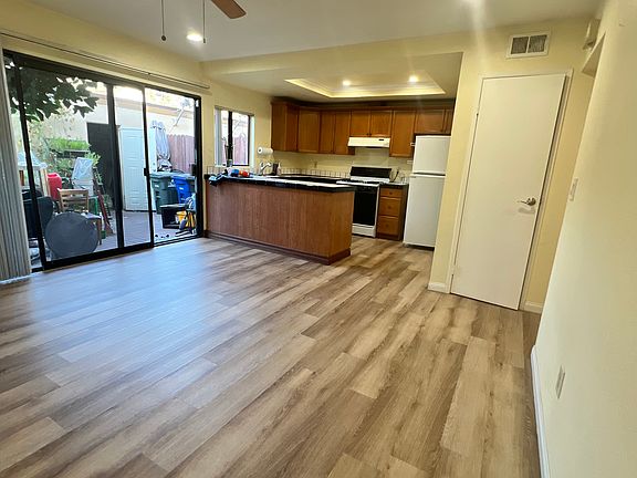 4th image of 10041 Karmont Ave #10041