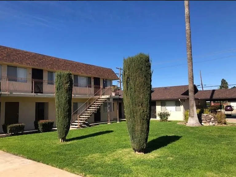 Ranchouse Apartments — Photo 6