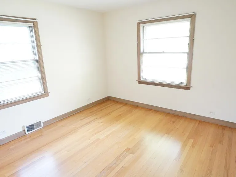 1229 Middlebury Ln — Photo 19