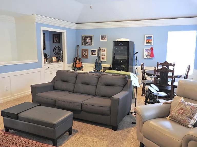 2319 Amber Springs Dr — Photo 31