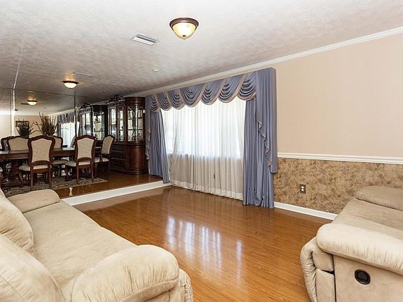 004_Living_Room[1]