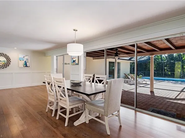 726 Riviera DR, NAPLES, FL 34103