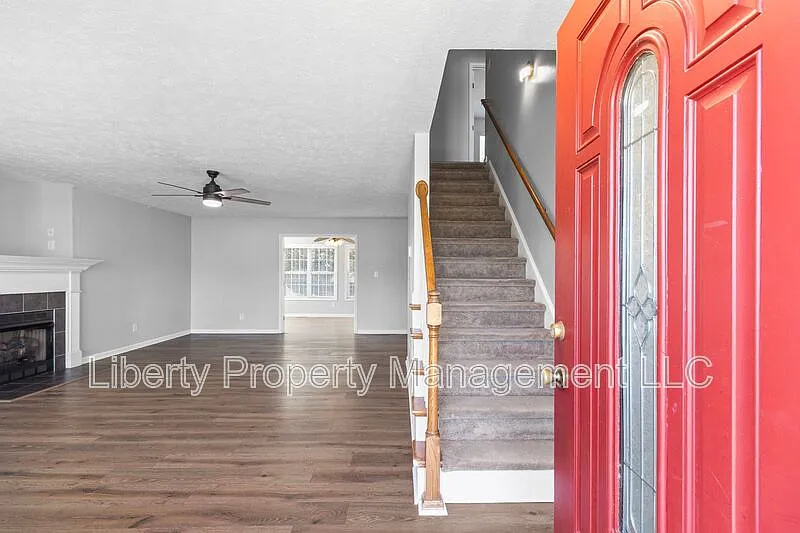 3 bed, 2.5 bath, 2201 sqft, $1,850 — Photo 3