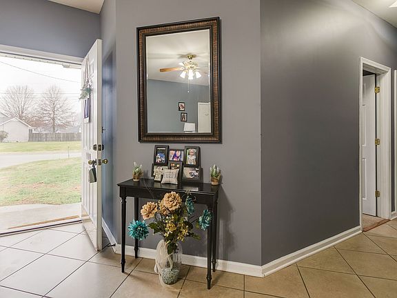 2nd image of 2801 Belle Meade Pl