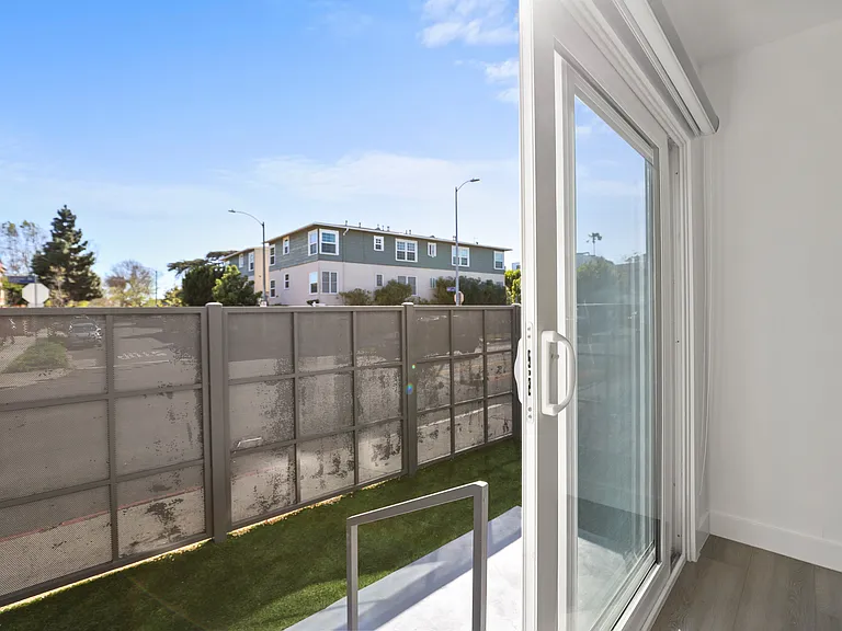 8777 Cadillac Ave #B — Photo 18