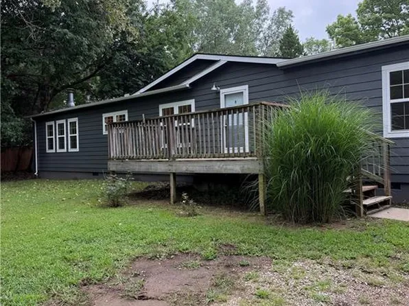 911 N 141st St, Bonner Springs, KS 66012