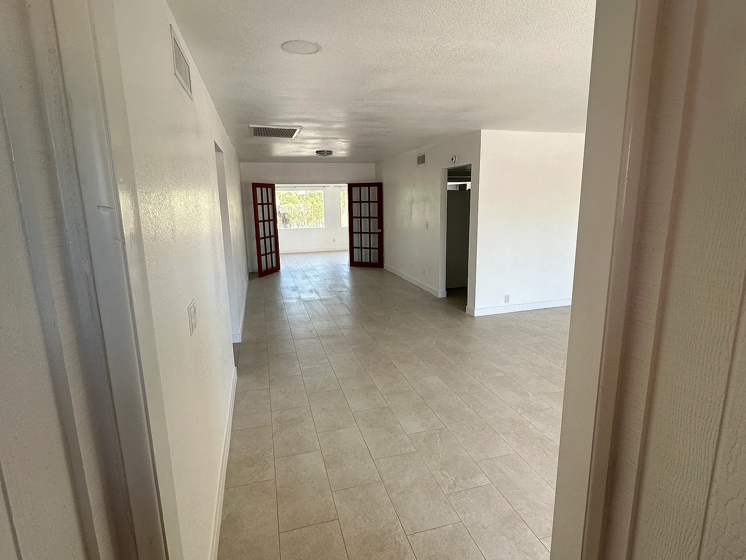 4 bed, 2070 sqft, $2,850 — Photo 2