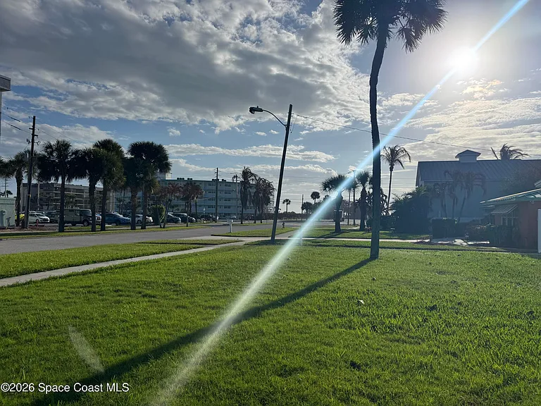 249 Palm Ln — Photo 24