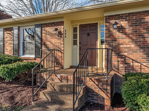 4th image of 305 S Pawnee Dr