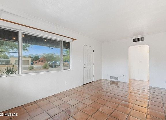 5th image of 1308 E Spring St