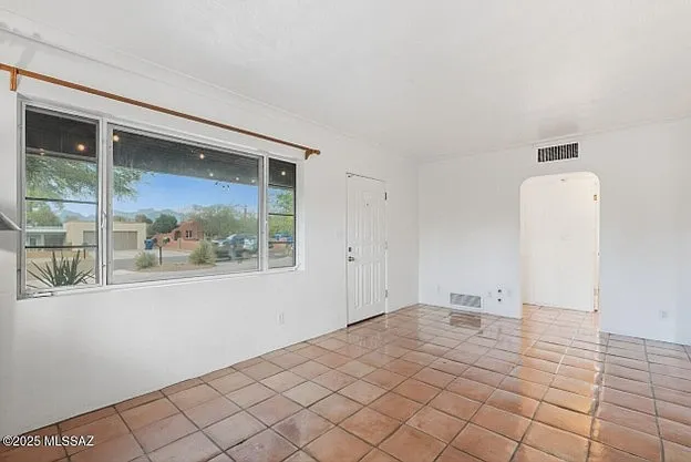1308 E Spring St — Photo 5