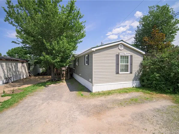 21 Kellys Dr, Fredericton, NB E3B 7R1