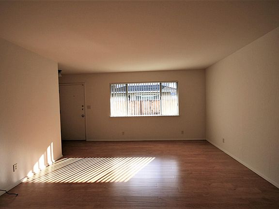 3rd image of 1359 Essex Way
