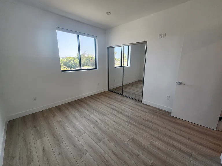 6061 Fulton Ave #4 — Photo 11