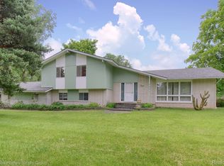 4681 Bantry Dr, West Bloomfield, MI 48322