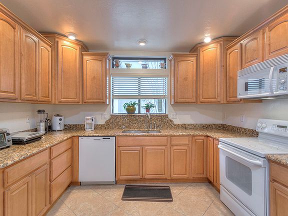 4th image of 738 W Calle De Emilia
