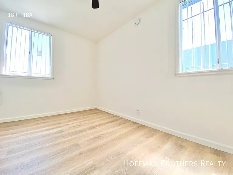 1425 W Jefferson Blvd #1/2 — Photo 2
