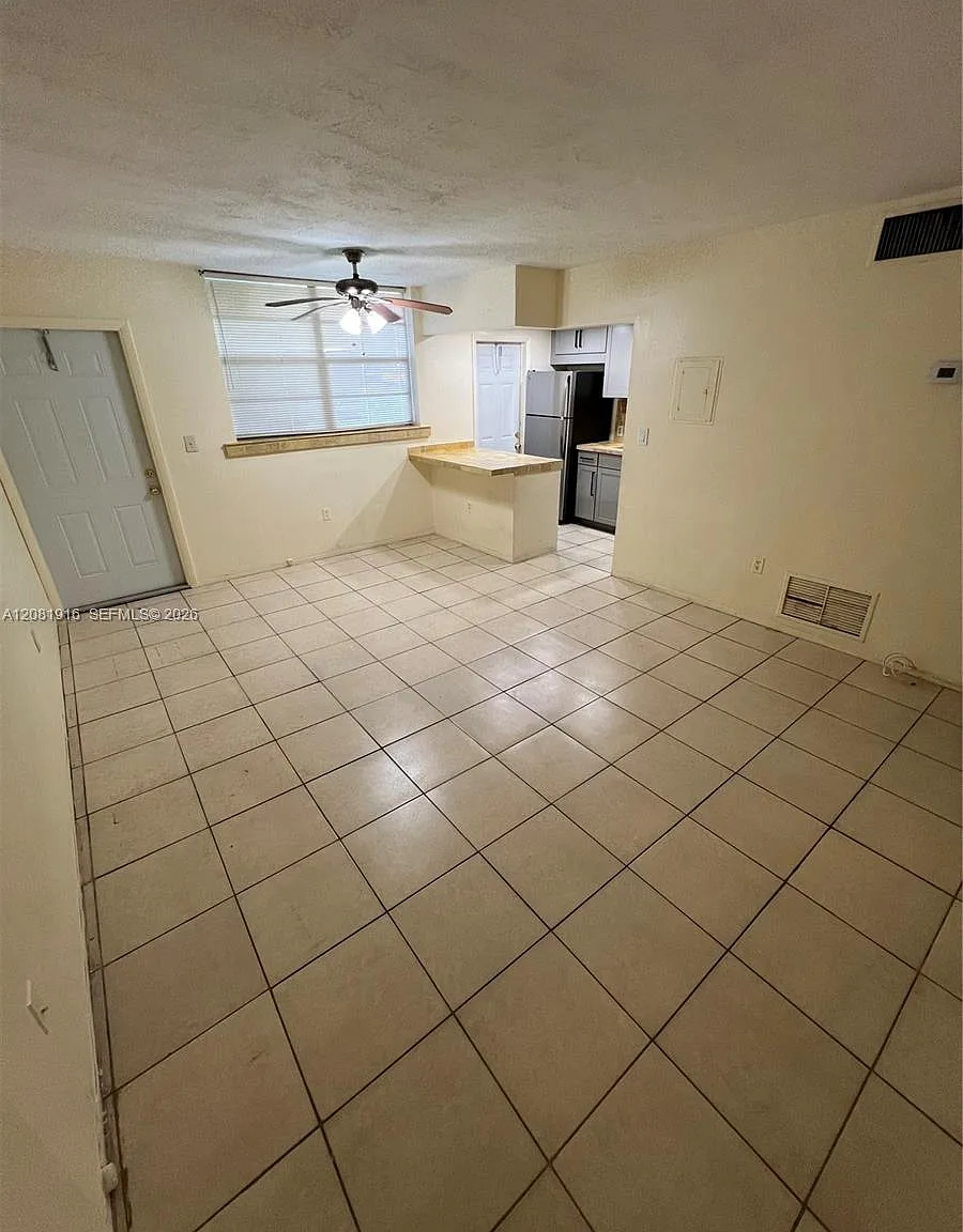 1515 Coral Towers Condomi — Photo 3