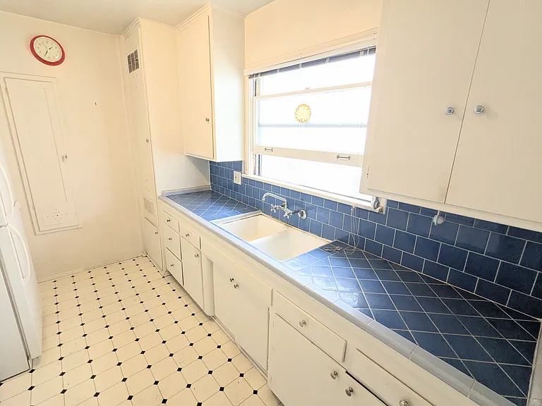 1925 Palmerston Pl #5 — Photo 1