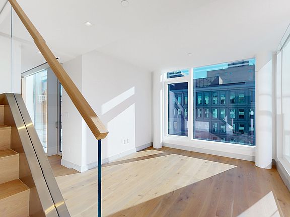 3rd image of 101 W 14th St #Penthouse 2a